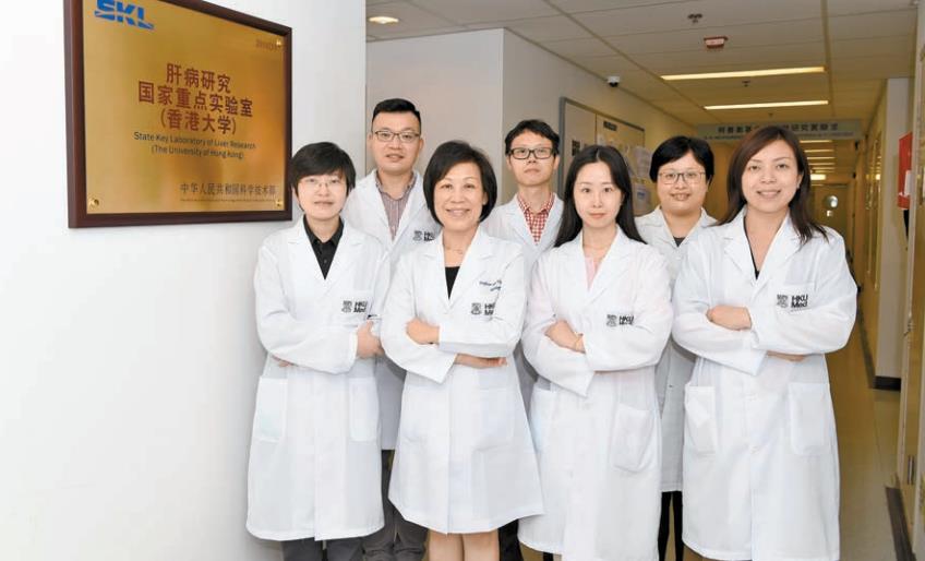 實驗室主任吳呂愛蓮教授(前排左二)及其團隊部分成員。