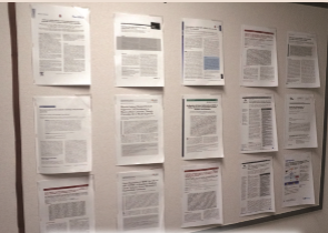 部份刊登在著名期刊上的學術論文，實驗室會 定期更新，並張貼在外牆供團隊成員閱覽。